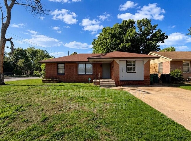 Building Photo - 2500 SW 48th St