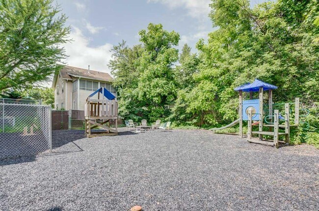 Photo - 2652 Milwaukee St