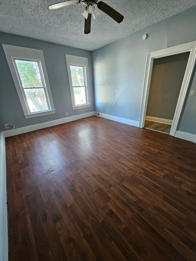 Building Photo - Upper 2 bedroom unit GAS INCLUDED