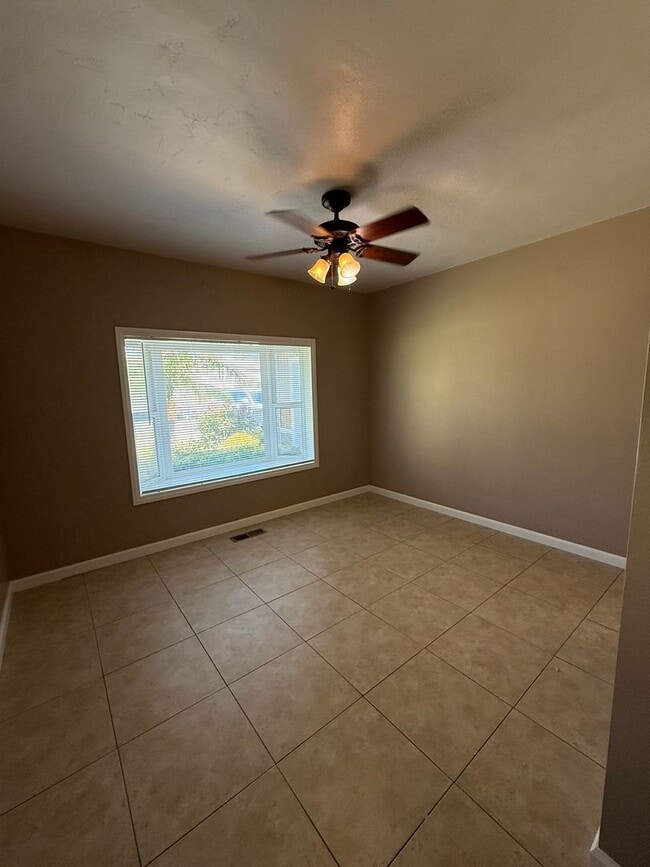Photo - 1053 N Laurel Ave