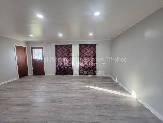 Photo - 400/402 Barth Ave Unit 400a