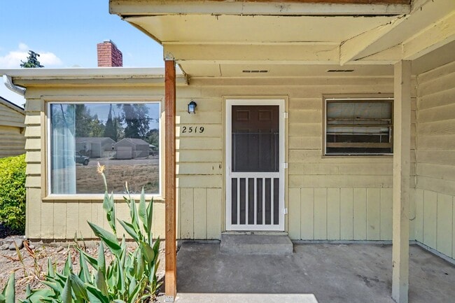Photo - 2519-2521 Hyde Ct SE