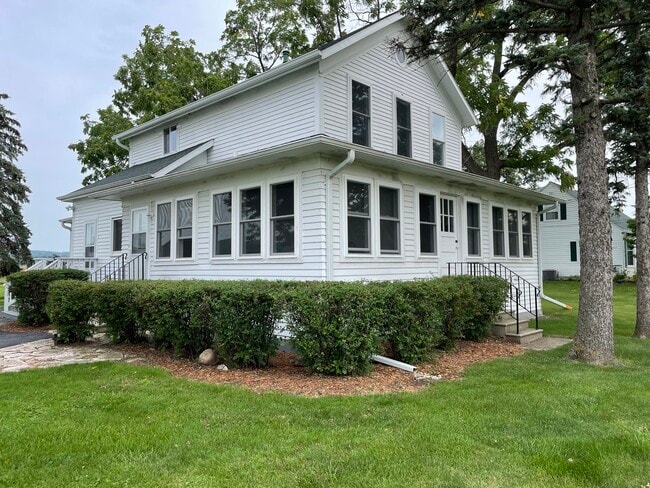 Building Photo - N5385 County Road V Unit Upstairs #3