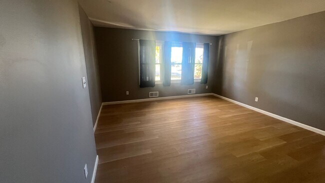 Photo - 84th St- 5922-24 Unit 5922 Lower