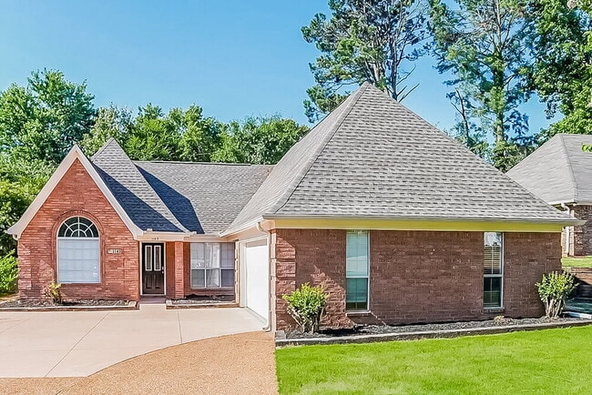 Building Photo - 1163 Carriage Dr S Rental