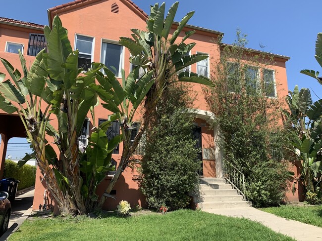 Building Photo - 2203 S Harcourt Ave Unit 2205