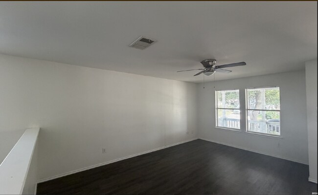 "Charming 3-Bedroom Oasis with 2 Full Baths in Converse, TX