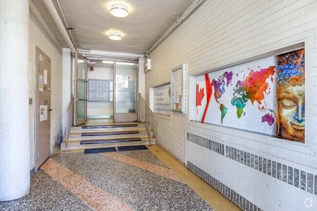 Lobby - 2355 Lake Shore Blvd W