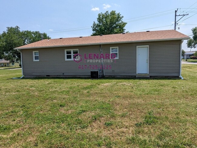Photo - 723 E College St