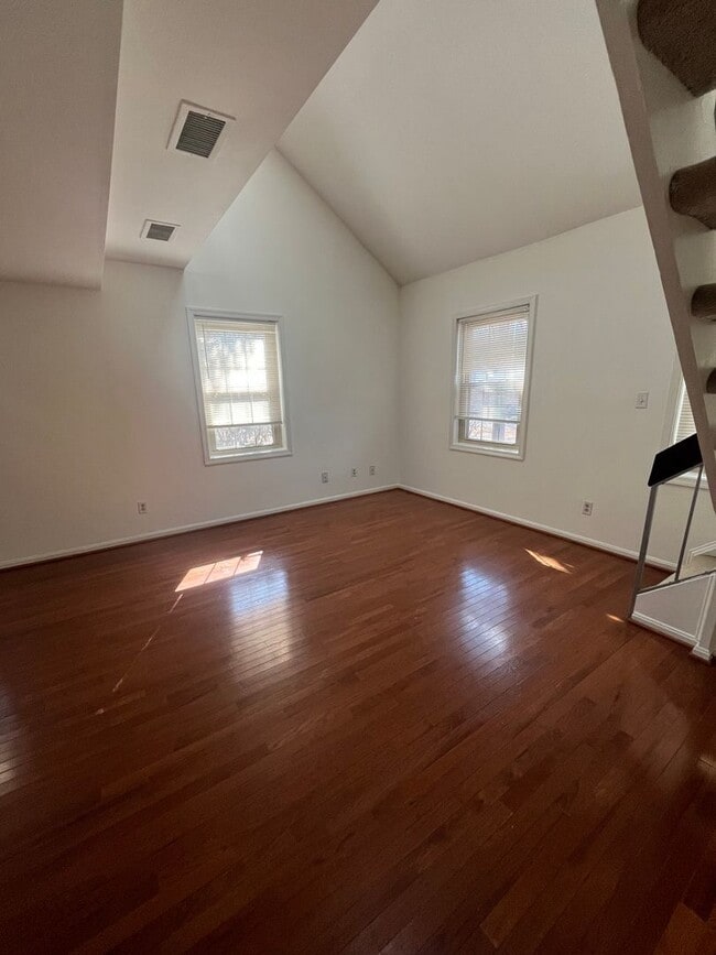 Photo - 1413 E Abingdon Dr Unit 4