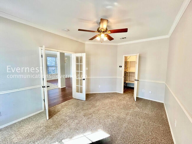 Photo - 5 Bed/3.5 Bath Home with Fenced Yard & Garage / Pet-Friendly / Vouchers Accepted