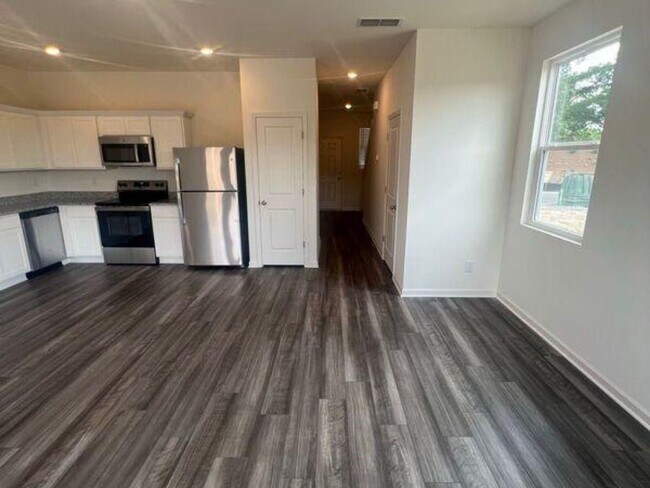 Photo - 2099 Emerson Dr