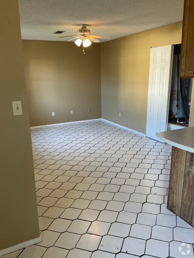 Building Photo - 695 Jill St Unit Apt C