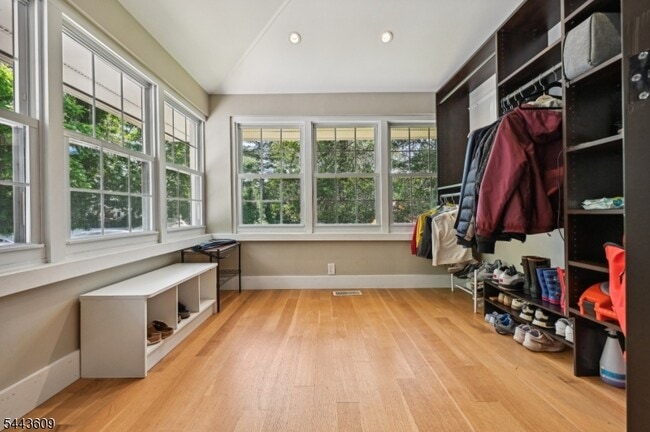 Photo - 63 E Cedar St