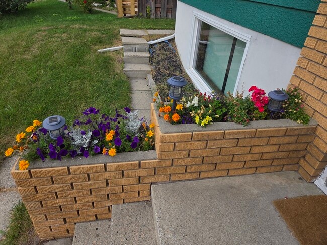 Photo - 2808A 14 St NW