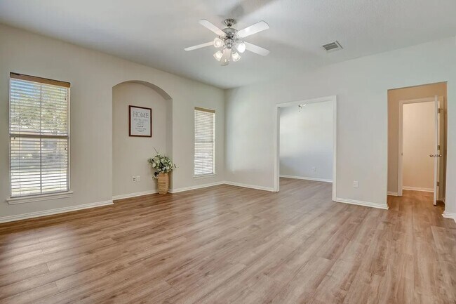 Photo - 328 Regency Dr