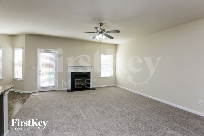 Photo - 403 Live Oak Pass