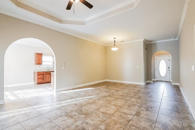 Photo - 626 Waterford Ln