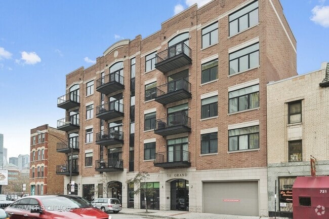 Building Photo - 711 W Grand Ave Rental