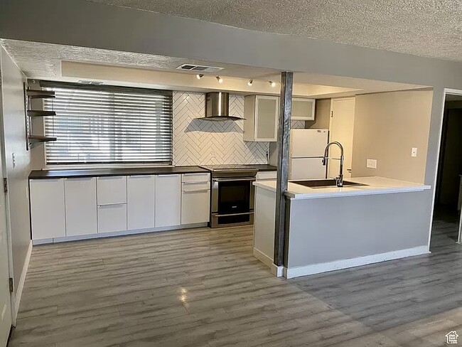 Photo - 1555 E 3900 S Apartment