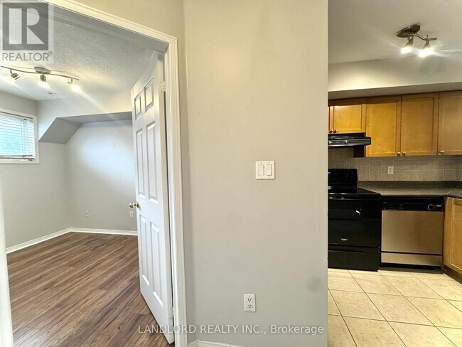 Photo - 65 Turntable Crescent