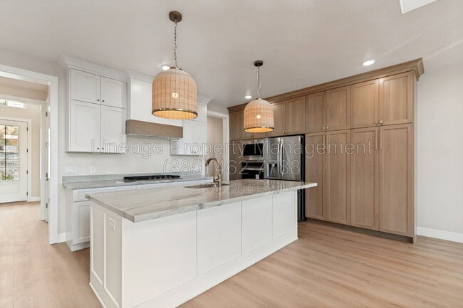 Photo - 707 N 1540 E