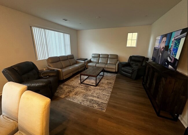 Photo - 2206 Yuzu St