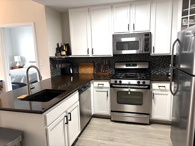 Building Photo - 4315 Park Ave Unit 5D