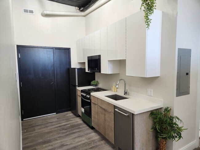 Photo - 13 Sudbury St Unidad 205