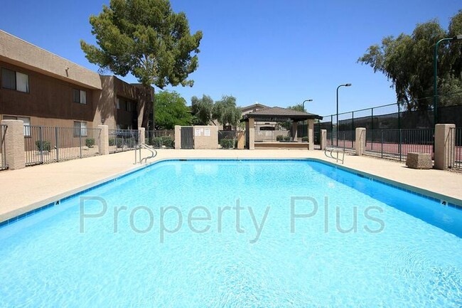 Photo - 3810 N Maryvale Pky Unidad Apt 1008