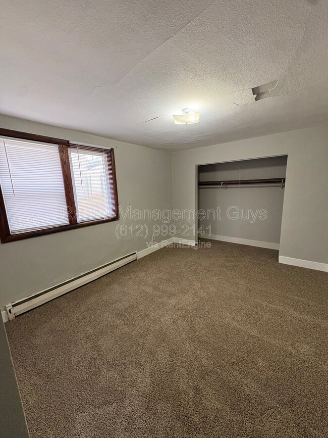 Building Photo - 3841 N Thomas Ave Unit 2