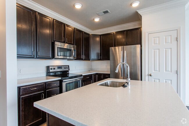 2BR, 2BA - 1172 SF