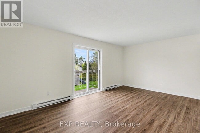 Photo - 875 Laurier St