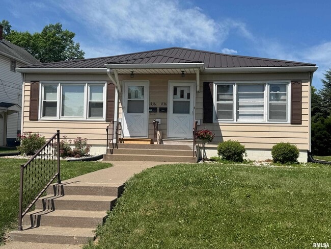 Photo - 1736 Davie St Townhome