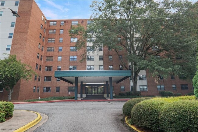 Building Photo - 2965 Pharr Ct S Northwest Unit 611