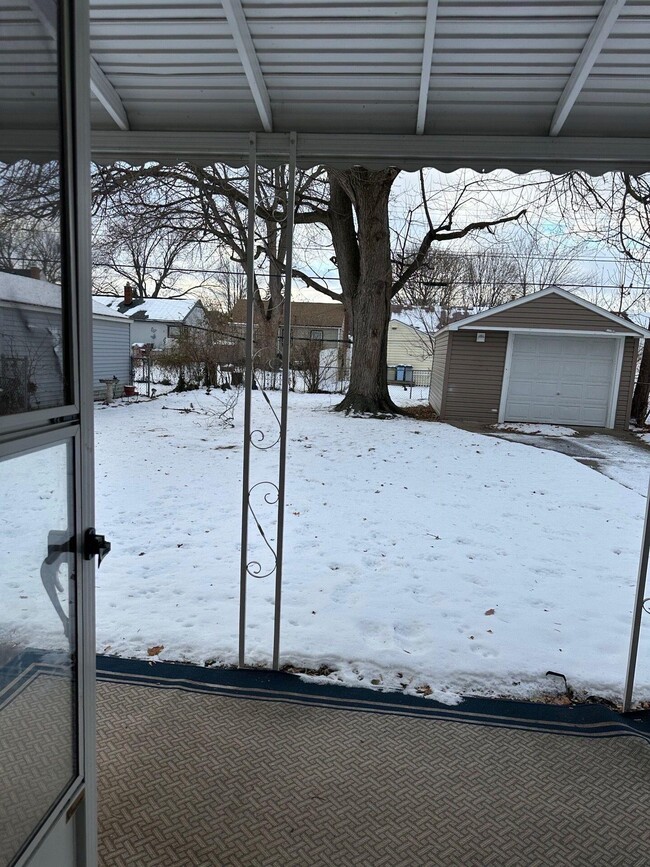 Photo - 3340 Dudley St