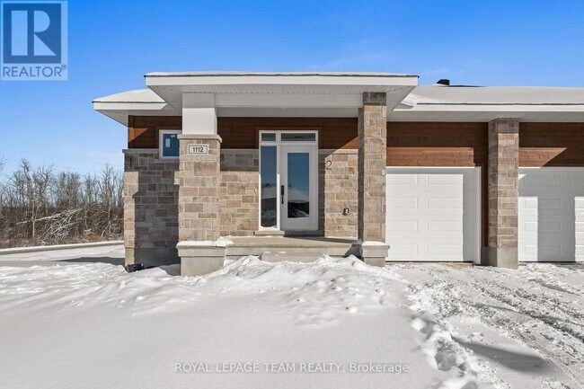 Photo - 1098 Moore St