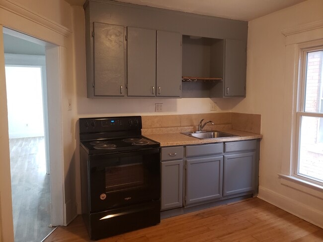 Building Photo - 282 1/2 Mt Vernon Rd Unit UPPER