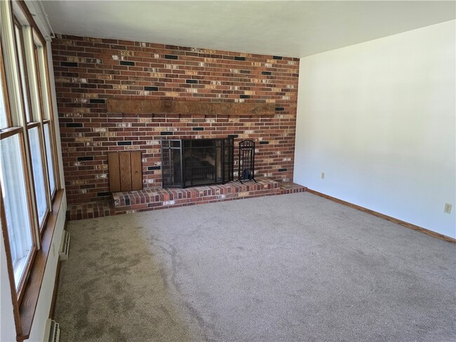 Photo - 719 W Old Rte 422