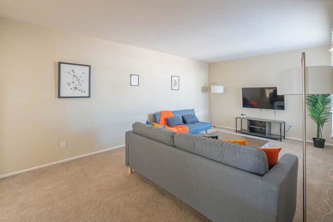 Photo - 1047 E Alameda Dr Unidad House