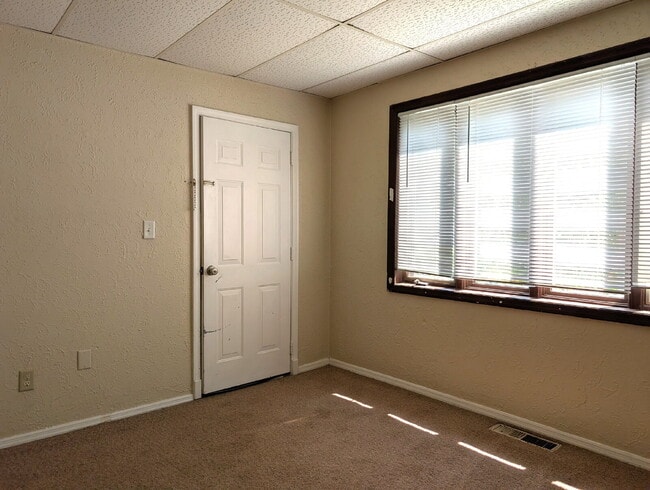 2 Bedroom Lower Duplex In Green Bay