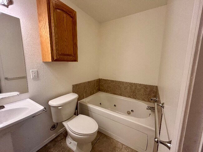 Photo - 63020 E 285 Ct Unidad B