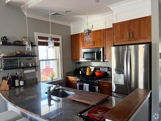 Building Photo - 121 Green St Unit 304 Rental