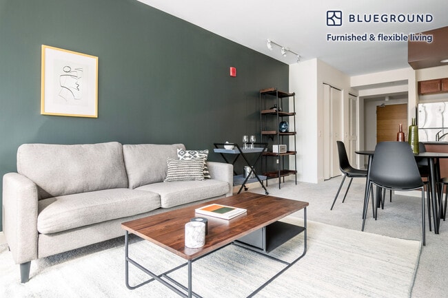 Photo - 210 N Wells St Unidad FL19-ID277