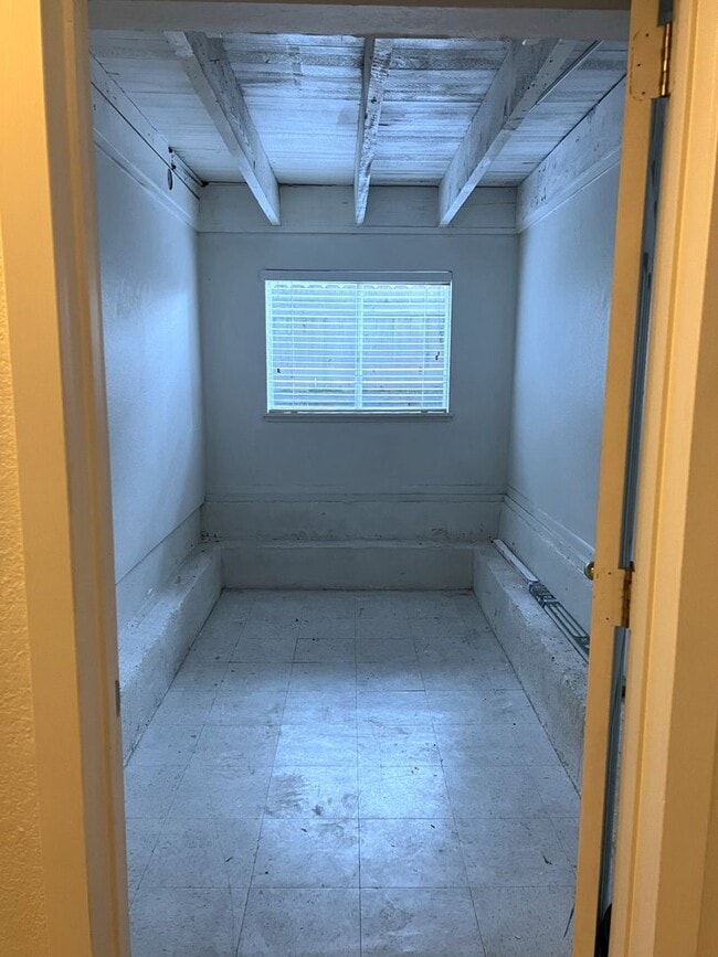 Photo - 597 E 4th St Unidad 597 E 4th ST-  B Downstairs