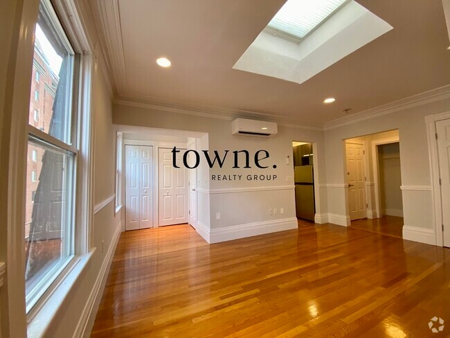 Building Photo - 215 Newbury St Rental