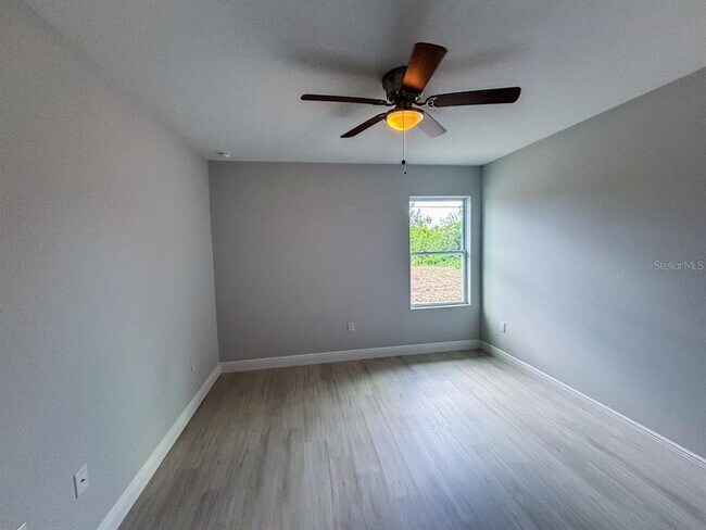 985 NW 57th Ct