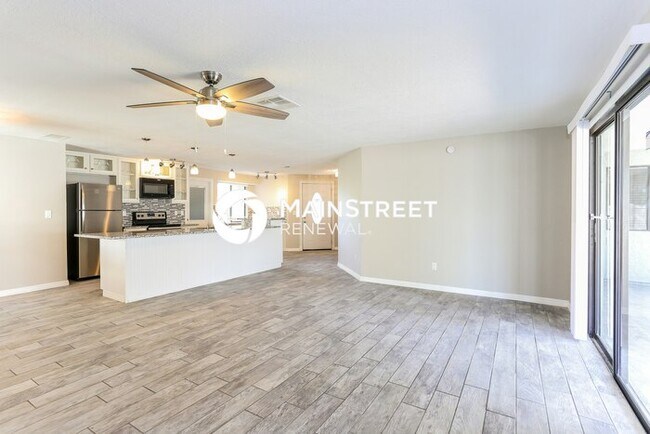 Photo - 3 Bedroom Pet-Friendly Home in New Port Richey, FL with Main Street Renewal