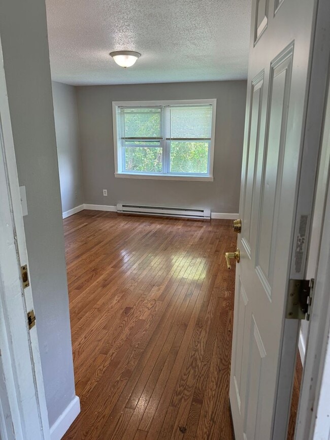 Building Photo - One bedroom Southwick Ma U-11 Unit -11