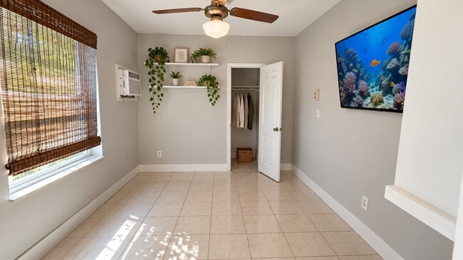 903 SE 14th St Unit Studio